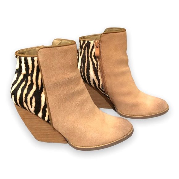 Very Volatile Charla Natural/Tiger Booties - Picture 5 of 8